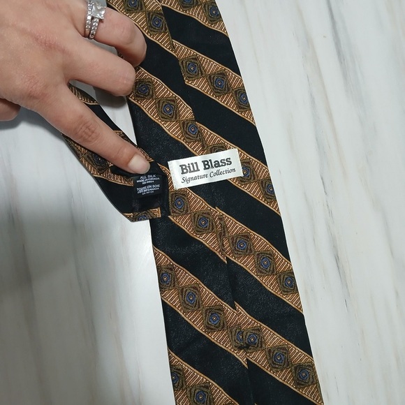 Bill Blass Signature Collection Silk Tie - Picture 3 of 4